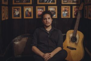 Tim Tercero on a Press-Photo with guitar
